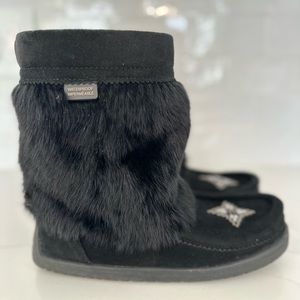 ⭐️NWOT Manitobah 💦Waterproof Half Mukluk